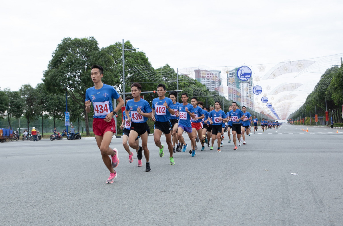 Number 1 Active va 8000 nguoi tham gia Giai viet da Chao nam moi 2021