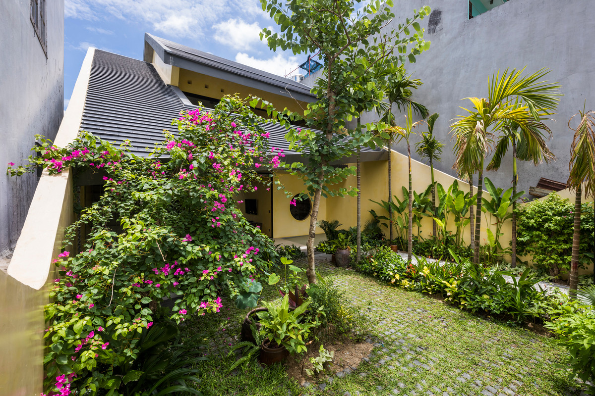 Đề cao giá trị thiên nhiên, văn hóa địa phương, kết hợp yếu tố hiện đại, kiến trúc sư đề xuất giải pháp kiến trúc đơn giản, hướng đến giá trị kiến trúc của nhà cổ Hội An, nơi lưu giữ những nét văn hóa nghệ thuật bản địa độc đáo.