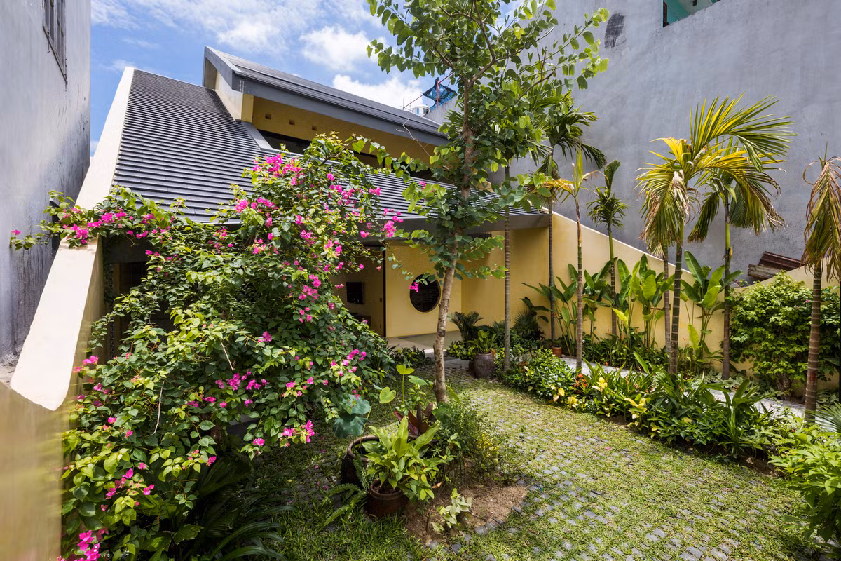 Đề cao giá trị thiên nhiên, văn hóa địa phương, kết hợp yếu tố hiện đại, kiến trúc sư đề xuất giải pháp kiến trúc đơn giản, hướng đến giá trị kiến trúc của nhà cổ Hội An, nơi lưu giữ những nét văn hóa nghệ thuật bản địa độc đáo.