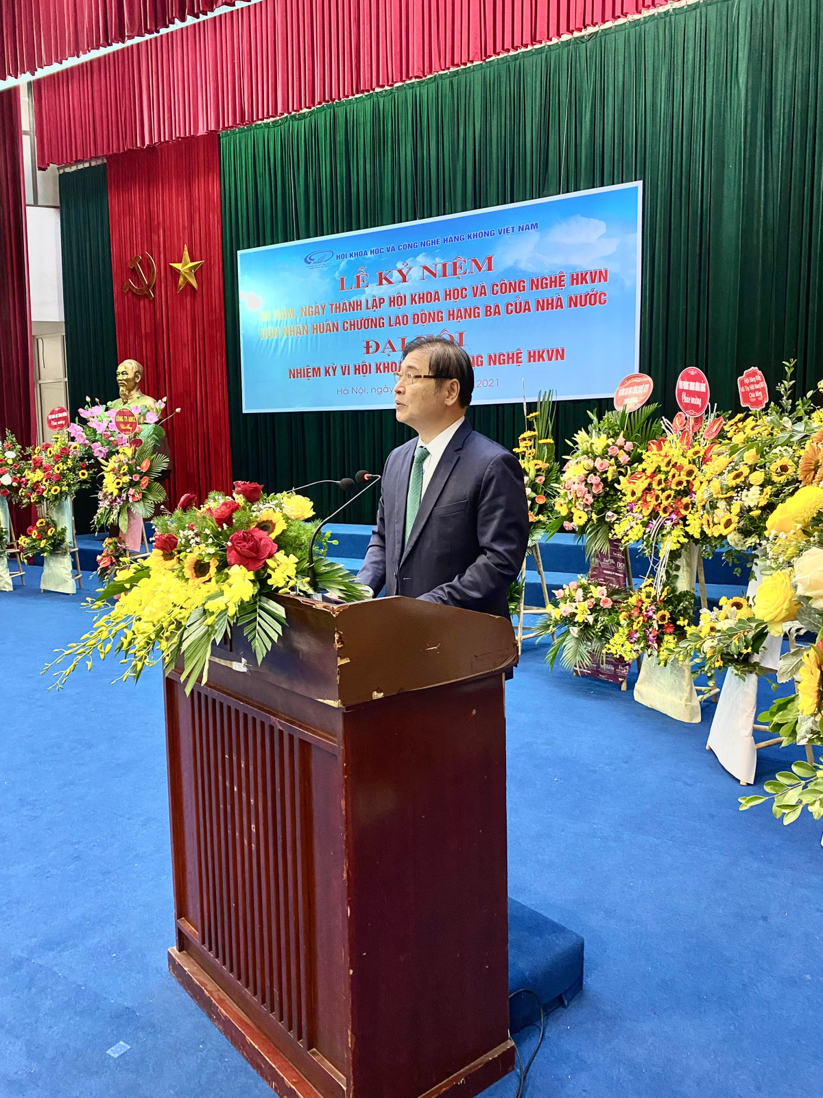 Chu tich Phan Xuan Dung tham du Dai hoi Dai bieu Hoi KH&CN Hang khong Viet Nam