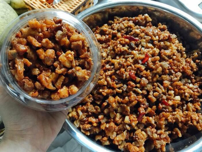 Trên Facebook có nhiều bài đăng bán tóp mỡ, bài đăng bán nào cũng thấy khá nhiều bình luận đặt mua. Ảnh: Facebook