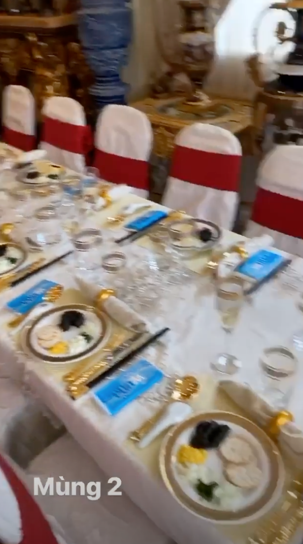 Tiên Nguyễn cũng hé lộ bữa tiệc năm mới hoành tráng của gia đình trong dịp Tết.