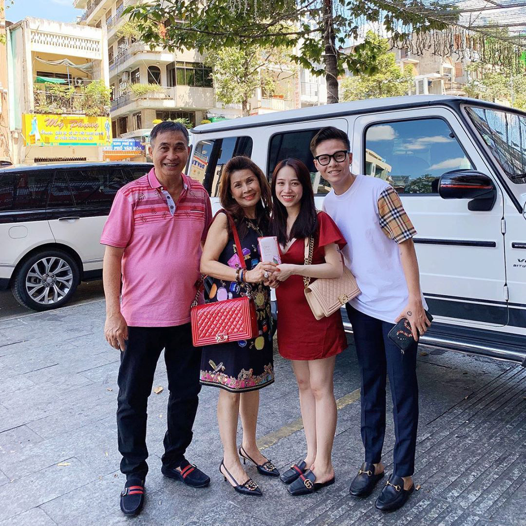 Đây là năm đầu tiên Joyce Phạm lên chức vợ, lại còn sắp lên chức mẹ.