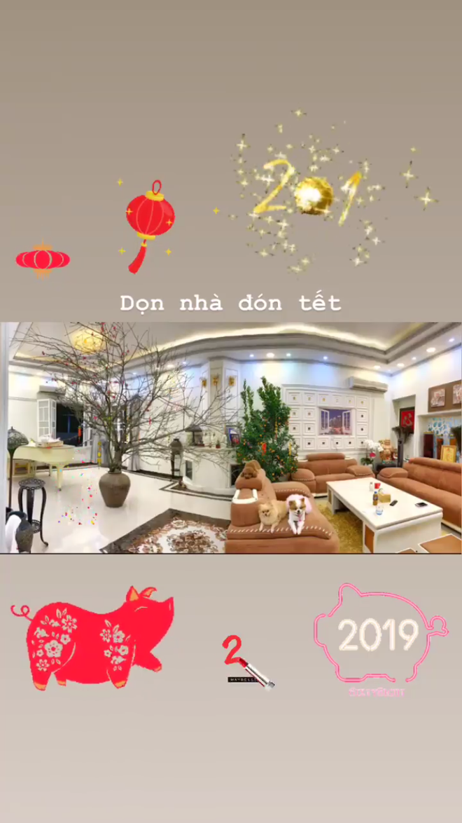 Cô nàng cũng khoe ảnh căn nhà được trang hoàng lung linh để đón Tết. Nguồn ảnh: FBNV, Instagram