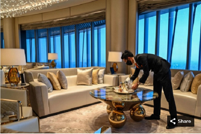 Phòng rẻ nhất tại khách sạn là 557 USD/đêm. Trong khi đó, J Suite - loại phòng dưới Shanghai Suite một bậc - có giá khoảng 10.467 USD/đêm. Ảnh: Getty