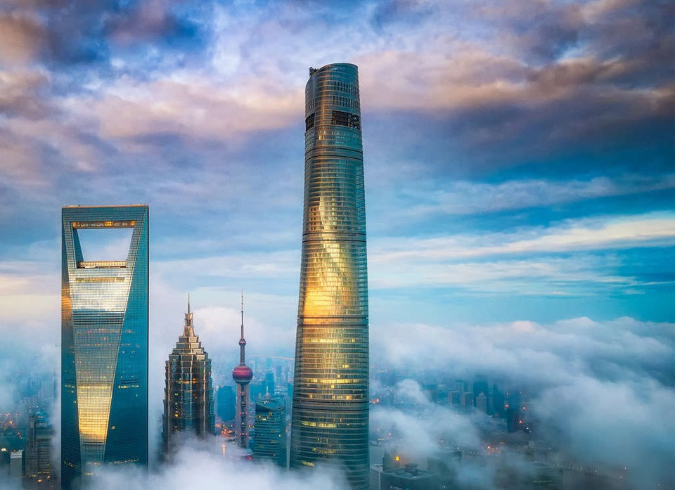 Ngày 19/6, khách sạn cao nhất thế giới J Hotel Shanghai Tower đã chính thức khai trương. Với độ cao 632 m, J Hotel nằm tại tầng trên cùng của Shanghai Tower, tòa nhà cao nhất Trung Quốc. Ảnh: CNN