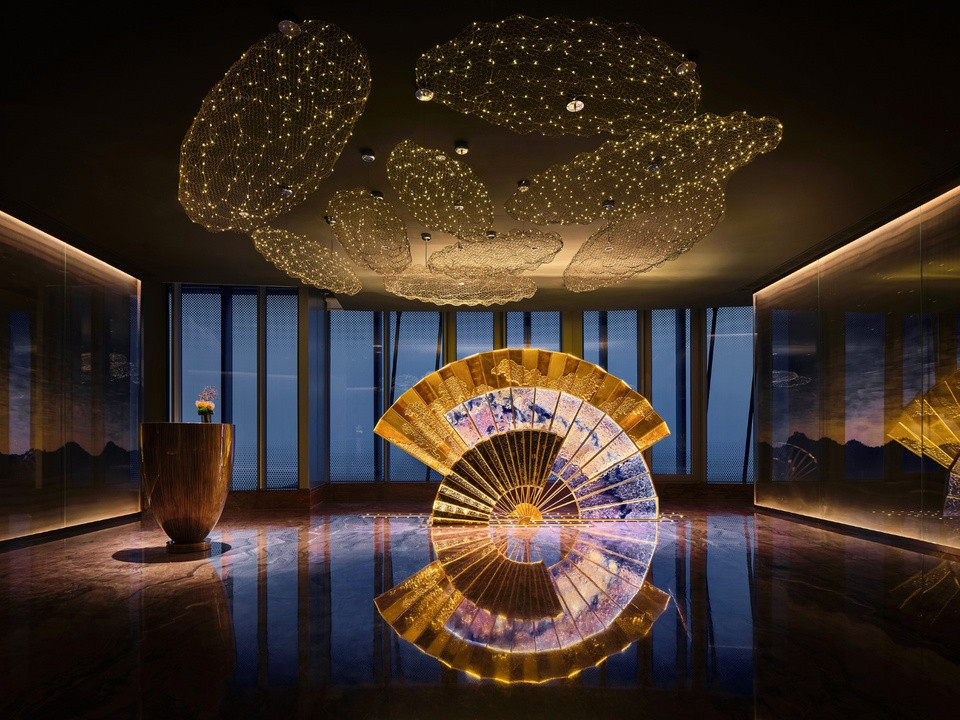 Khách sạn có tổng cộng 165 phòng, trong đó 34 phòng cao cấp. Ảnh: J Hotel