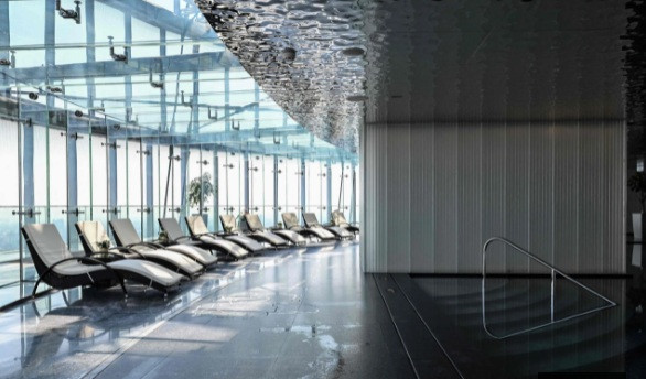 Khu vực bể bơi trong khách sạn. Ảnh: Getty