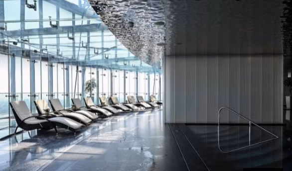 Khu vực bể bơi trong khách sạn. Ảnh: Getty