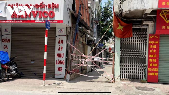 Cùng với đó, nhiều chốt chặn vùng xanh bảo vệ do người dân tự lập ra cũng được rào chắn, nhằm kiểm soát chặt người ra vào.