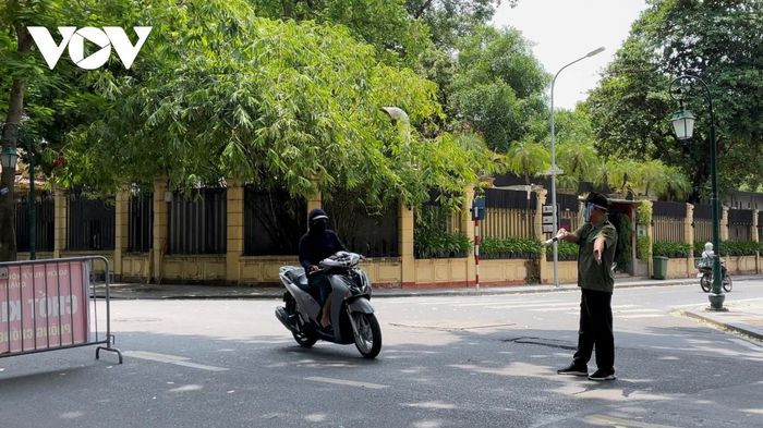 Những người đủ giấy tờ chứng minh sẽ được cho phép lưu thông rất nhanh.