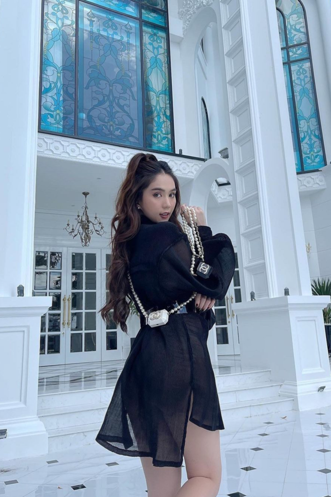 Căn biệt thự mới của Vũ Khắc Tiệp nằm trên khu đất rộng gần 2.000 m2, vị trí ở khu Thảo Điền đắc địa, tầm nhìn hướng sông Sài Gòn.