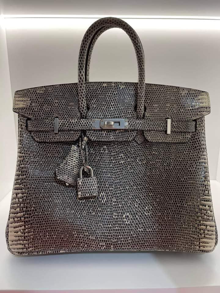 Bên cạnh đó, nữ hoàng nội y còn cân nhắc bán bớt loạt túi Hermes đắt giá.