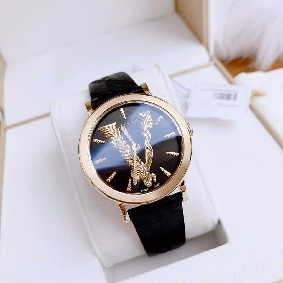 Đồng hồ Versace thanh lý giá 16 triệu đồng.