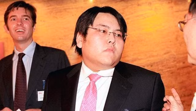 Khác với phong cách giản dị của bố, Lý Triệu Hội sắm xe hơi sang trọng, thậm chí còn chi 300 triệu nhân dân tệ (hơn 1.000 tỷ đồng) dể sử dụng máy bay riêng đi lại giữa Sơn Tây với Bắc Kinh.