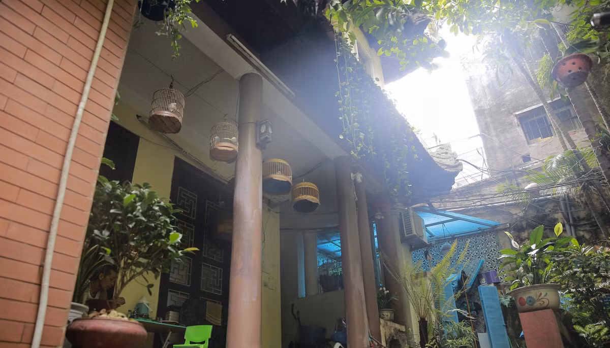 Dù trải qua hai cuộc chiến tranh song ngôi nhà vẫn giữ nguyên được sự giao thoa giữa văn hoá Đông – Tây nửa đầu thế kỷ XX. Ảnh: Dân Việt.