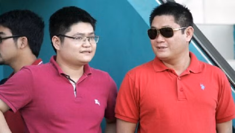 Năm 2013, bầu Thụy nhường lại “sân chơi” bóng đá cho người em trai của mình là ông Nguyễn Xuân Thủy. Sau nhiều năm làm bóng đá, bầu Thụy đã bơm hàng chục tỷ đồng mỗi năm cho bóng đá. Nguồn ảnh: Internet.