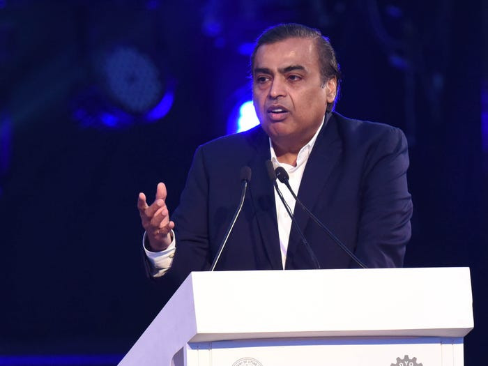 Thu nhập của Ambani năm 2018 cao gấp 7,2 triệu lần mức lương trung bình hàng năm ở Ấn Độ. Ảnh: Getty Images