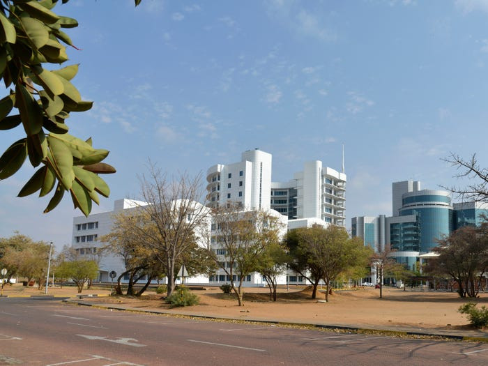 Tài sản của Ambani lớn hơn toàn bộ GDP của Tanzania. Ảnh: Shutterstock