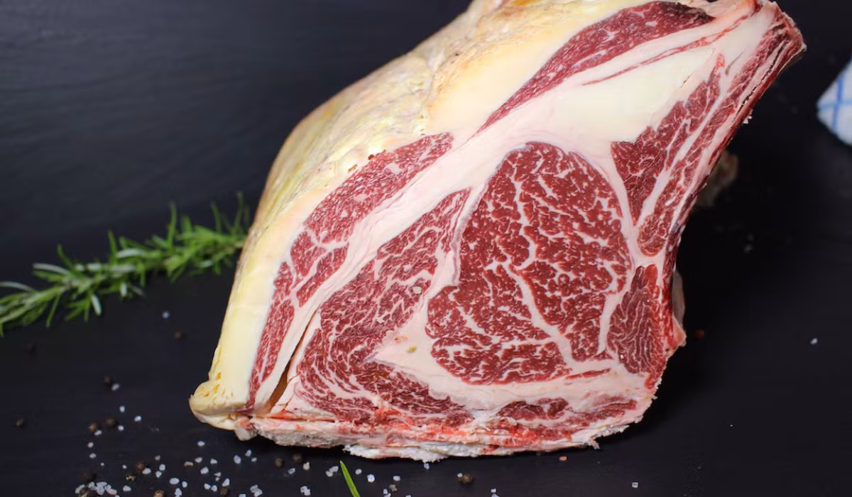 Thịt bò Blonde Aquitaine hay đôi khi còn gọi là thịt bò Polmard (vì trên thế giới chỉ có duy nhất gia đình nhà Polmard cung cấp mặt hàng này) được xếp vào hàng thịt bò đắt nhất thế giới, sánh ngang, thậm chí là vượt qua cả thịt bò Kobe.