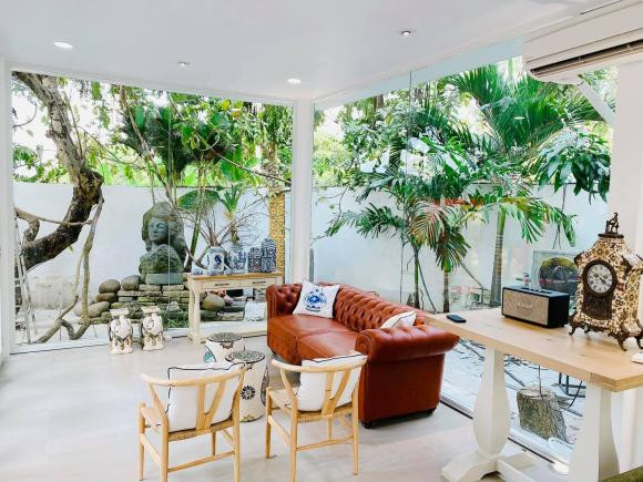 Xung quanh ngôi nhà của Shark Khoa được bao phủ bởi rất nhiều cây xanh.