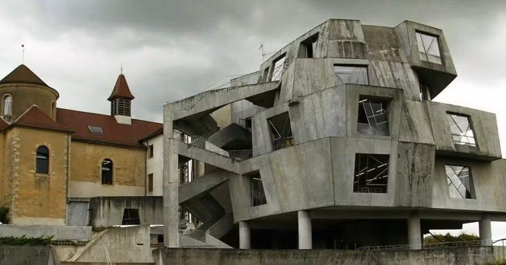 Ngôi nhà này sẽ là một nơi tuyệt vời để quay một bộ phim kinh dị hoặc phim khoa học viễn tưởng.