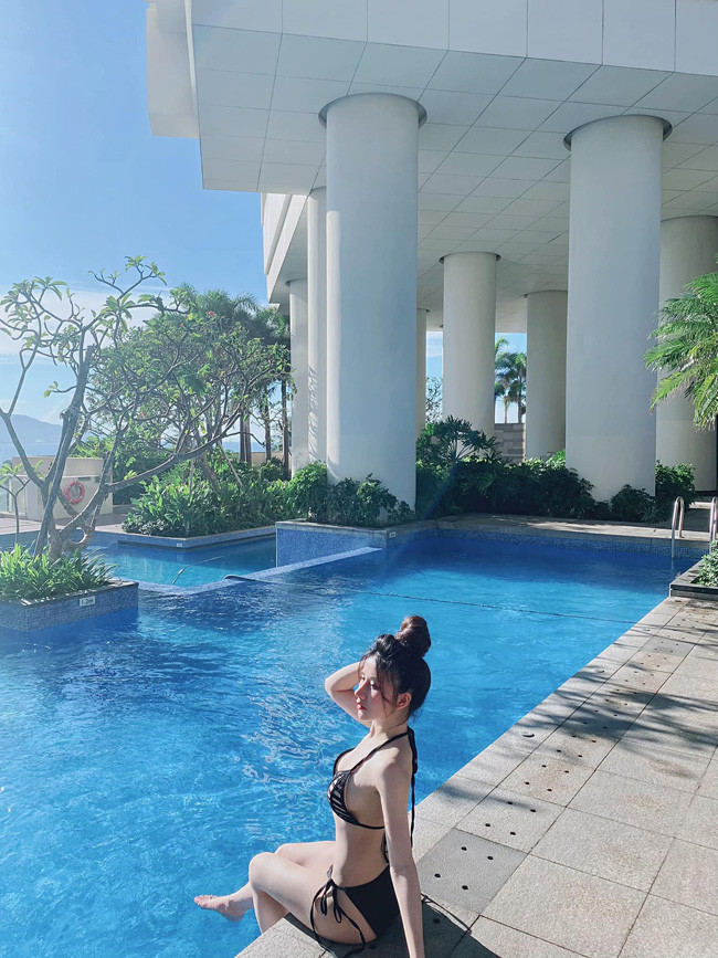 Nguyễn Hoa và bạn trai ghép đôi cùng bấm nút đồng ý hẹn hò. Tuy nhiên, cả hai sau đó đã quyết định duy trì mối quan hệ bạn bè sau 1 tháng tìm hiểu.