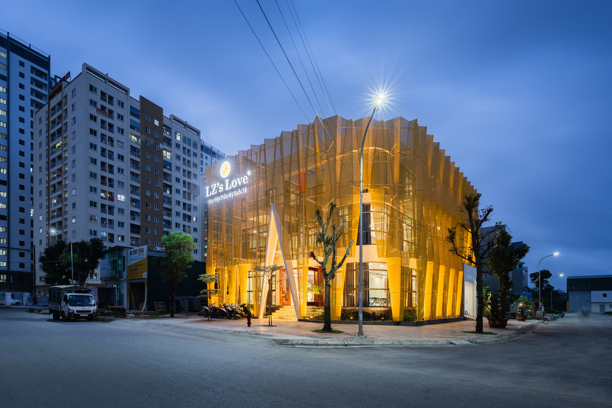 Nằm trong dự án phát triển đô thị mới của thành phố, bao quanh bởi những tòa chung cư nên biện pháp giải quyết các vấn đề về ô nhiễm tiếng ồn và không khí trở nên cực kỳ cần thiết cho hiệu năng công trình.