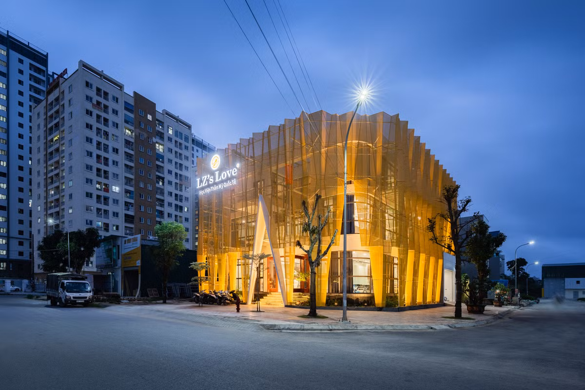 Nằm trong dự án phát triển đô thị mới của thành phố, bao quanh bởi những tòa chung cư nên biện pháp giải quyết các vấn đề về ô nhiễm tiếng ồn và không khí trở nên cực kỳ cần thiết cho hiệu năng công trình.