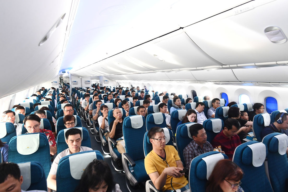 Với 24 ghế hạng thương gia và 343 ghế hạng phổ thông, Boeing 787-10 chở được nhiều hành khách, hàng hóa hơn 15% so với Boeing 787-9. Ảnh:VNA.
