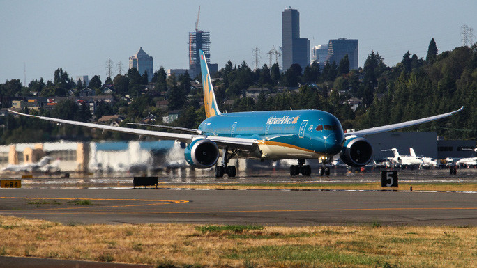  Boeing 787-10 của Vietnam Airlines hiện là dòng máy bay hiện đại và lớn nhất Việt Nam, với chiều dài lên tới hơn 68m, chuyên chở tới 367 hành khách. Ảnh: Yêu máy bay