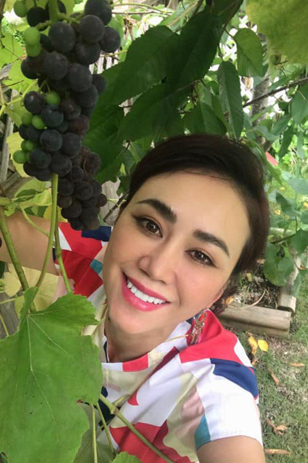 Nguyễn Mỹ Vân được nhiều người biết đến khi đăng quang Hoa hậu Phu nhân Canada 2013. Hiện tại, Mỹ Vân sống cùng con gái trong căn nhà rộng lớn ở Canada.