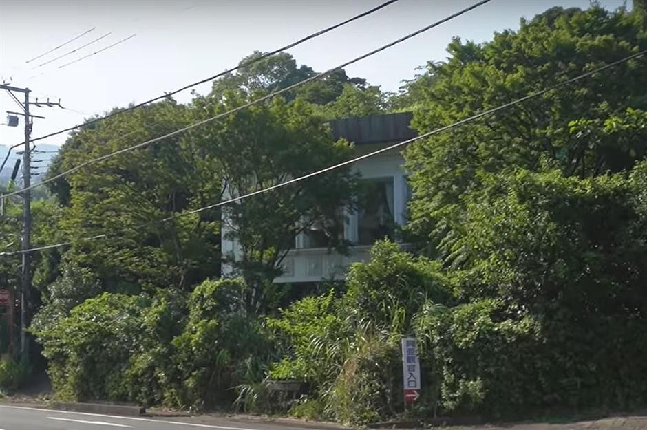 Bên trong biệt phủ dát vàng bỏ hoang 9 năm của đại gia trốn thuế Ben trong biet phu dat vang bo hoang 9 nam cua dai gia tron thue