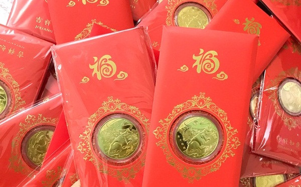 Loại bao lì xì này bán khá chạy bởi năm nay là năm con trâu. Ảnh: Shoptienthegioi.