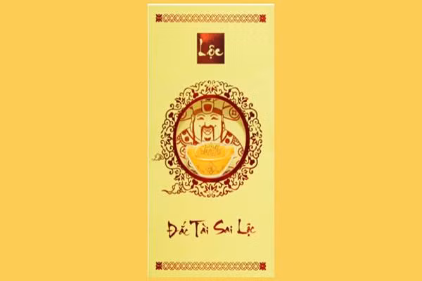 Thay vì dát vàng toàn bộ “thần tài” thì bao lì xì này chỉ dát vàng phần thỏi vàng nên giá chỉ từ 120.000 - 180.000 đồng. Ảnh: Dân Việt.