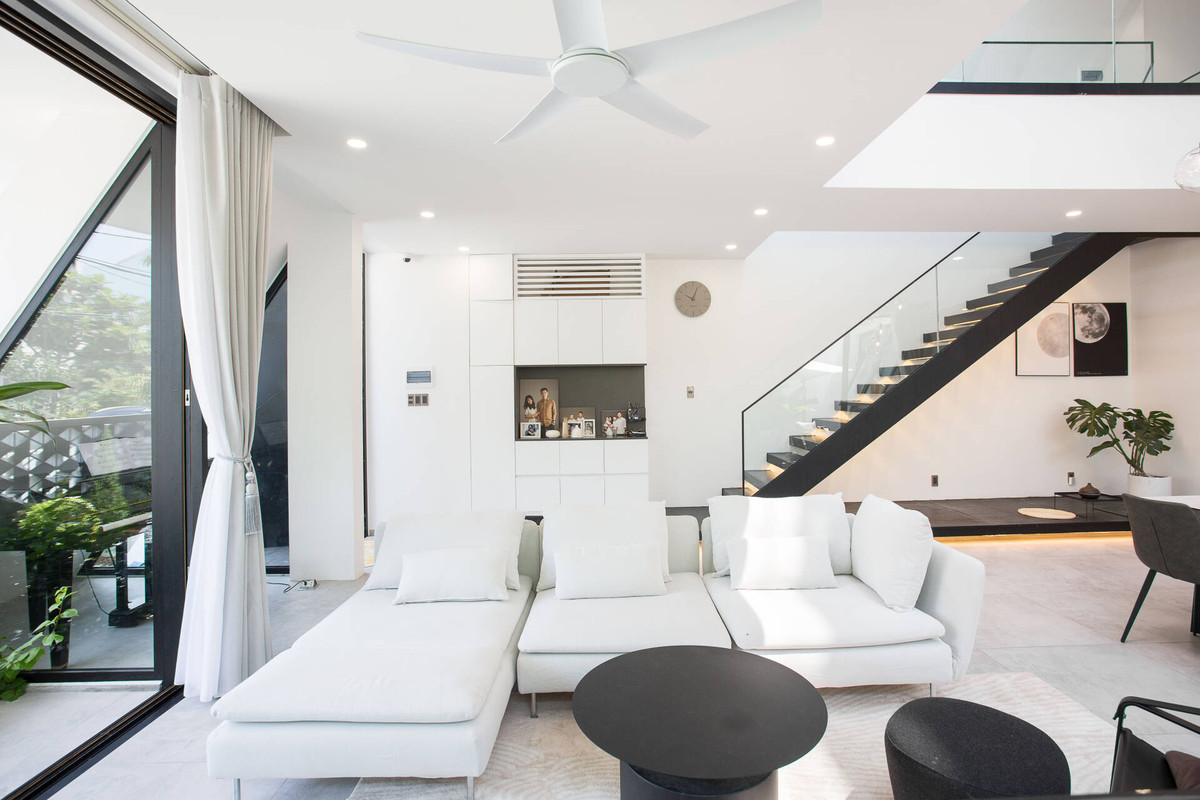 Nhờ vậy, dù là nhà hướng Tây nhưng không gian bên trong vẫn luôn mát mẻ.