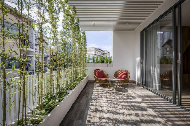 Ban công trồng nhiều cây xanh, tạo không gian nghỉ ngơi lý tưởng. Nguồn ảnh: Minq Bùi