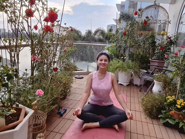 Biet thu bon be ngap hoa cua sieu mau Vu Thu Phuong