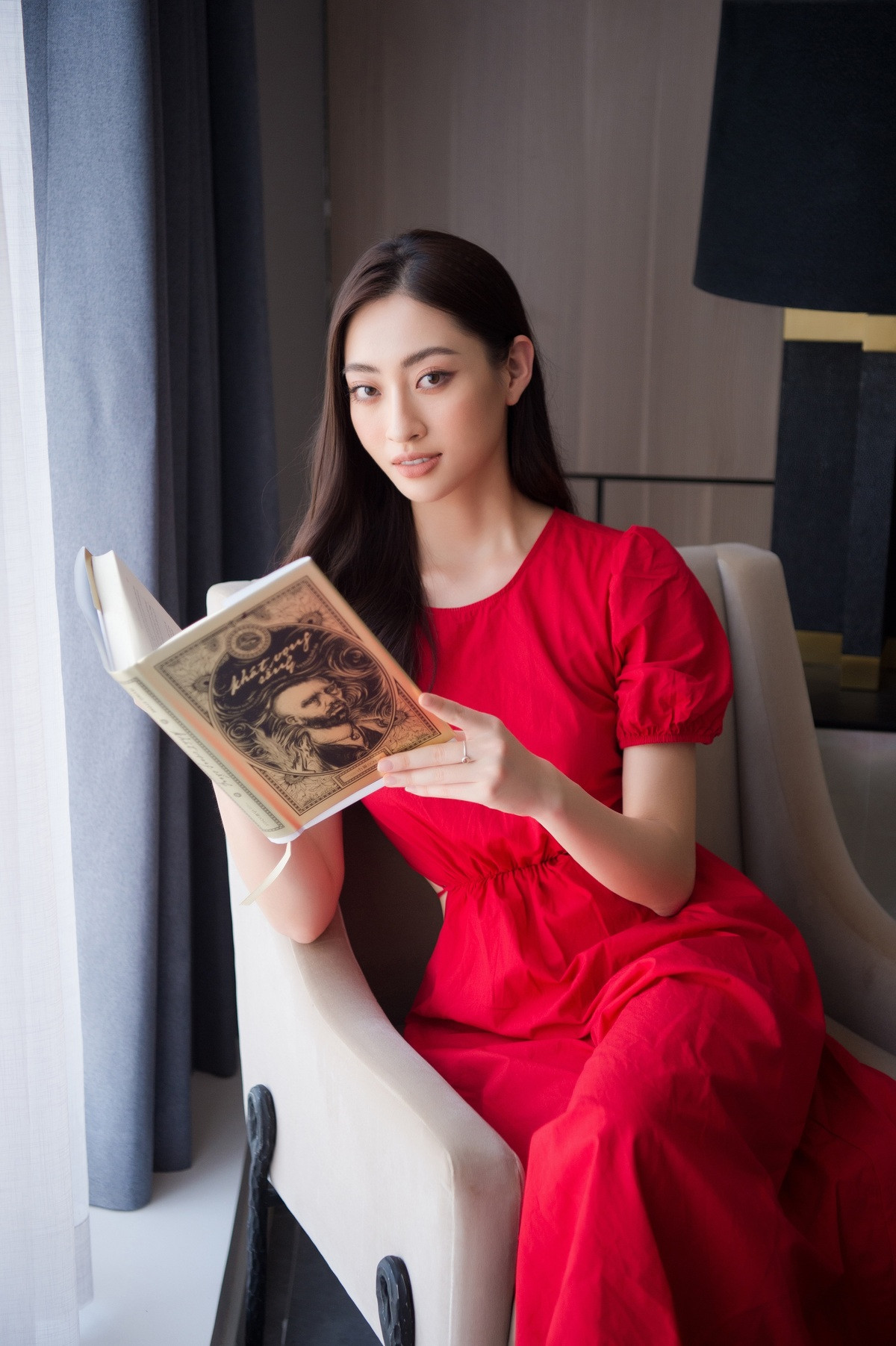 Góc đọc sách lý tưởng của Lương Thùy Linh. Ảnh: Lao động