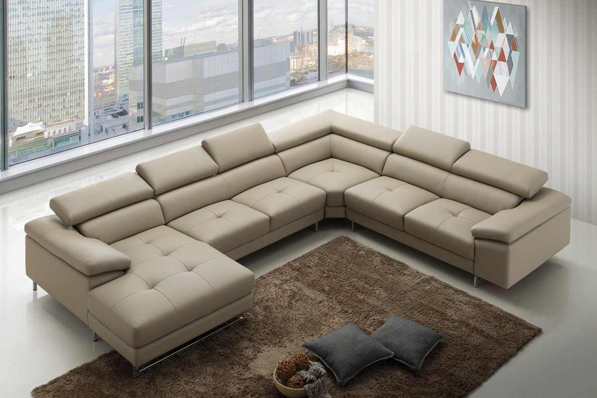 Một bộ sofa bằng da cồng kềnh đứng đầu danh sách những thiết kế nội thất không thể lỗi thời hơn. Lý do là giá thành của nó quá đắt, thiết kế cũ kỹ và không thoải mái khi ngồi.