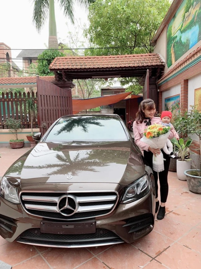 Được biết, chiếc xe Mercedes-Benz E300 AMG có giá 2,5 tỷ đồng. Ảnh: Ảutopro.