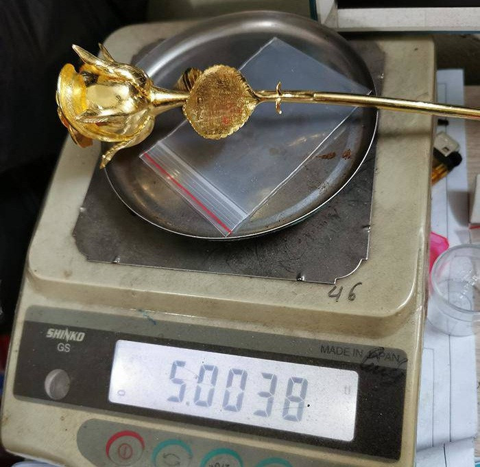 Để hoàn thiện bông bồng này, doanh nghiệp đã sử dụng đến 5 cây vàng 24k. Ảnh: Đời sống pháp luật.