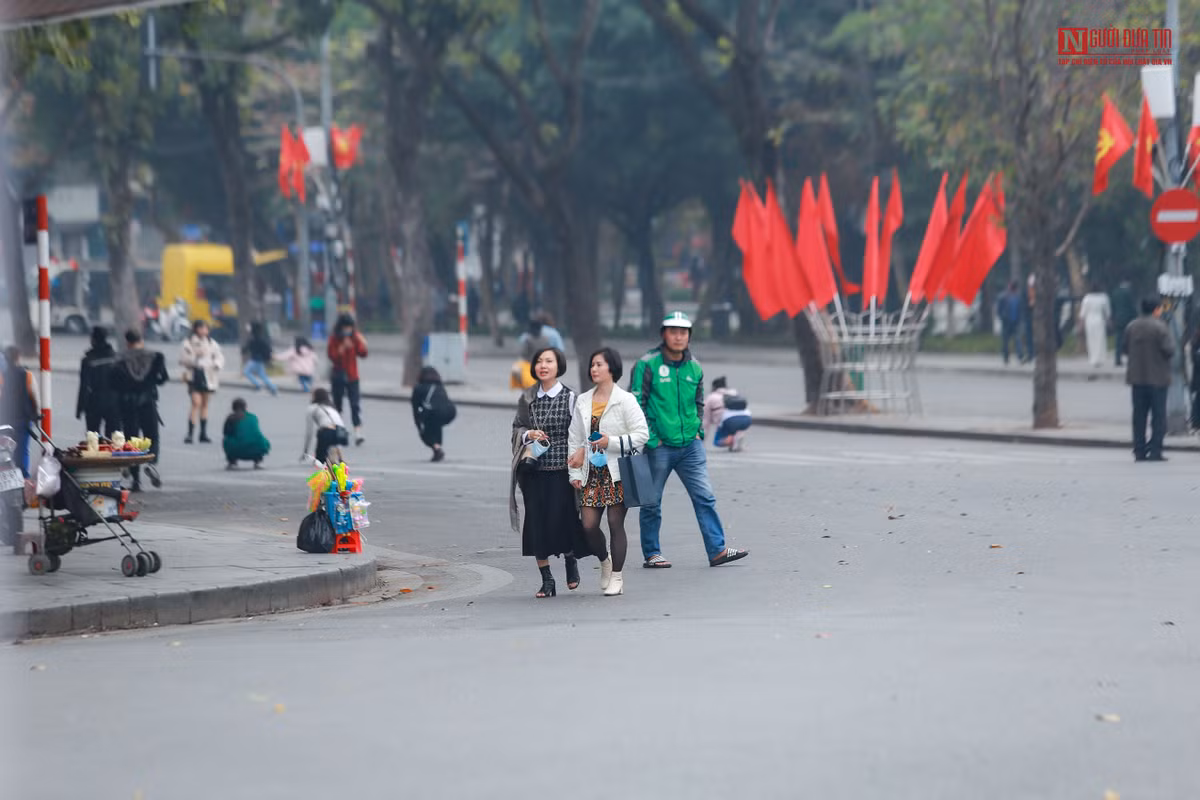 Thành phố cũng ra các chỉ thị tạm dừng hoạt động các quán bar, vũ trường, karaoke trên toàn địa bàn để phòng chống dịch bệnh.