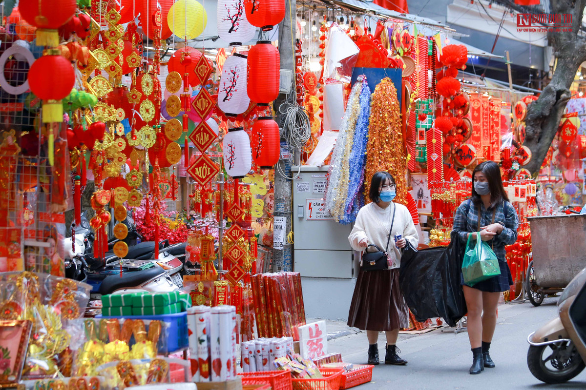 Việc hạn chế đông người tại nơi công cộng là một giải pháp quan trọng tròng việc phòng dịch.
