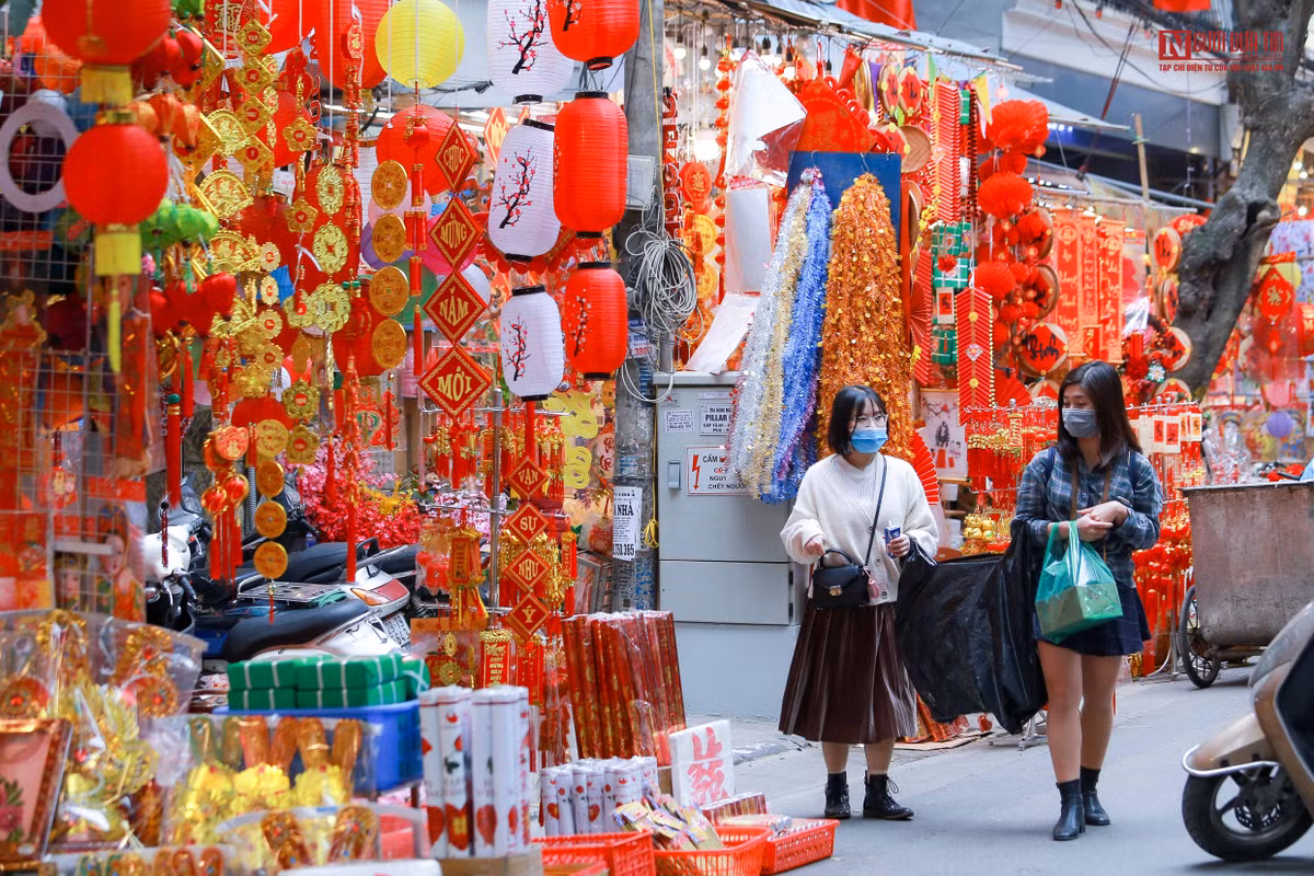 Việc hạn chế đông người tại nơi công cộng là một giải pháp quan trọng tròng việc phòng dịch.