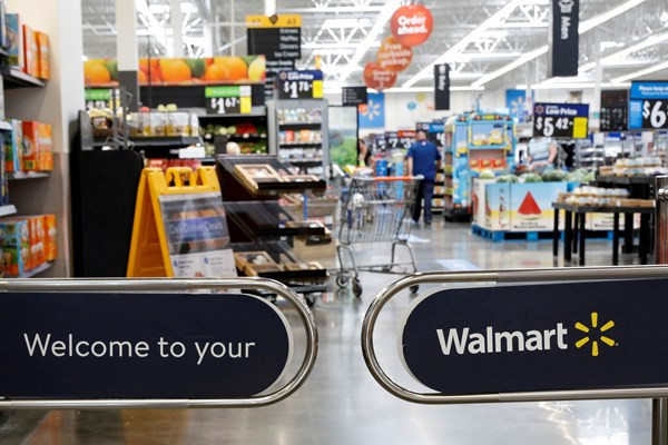 Sau Sam, Walmart không có nhà lãnh đạo quyền lực tuyệt đối và nó đã bước vào kỷ nguyên lãnh đạo tập thể. Ba người đứng đầu của công ty là Giám đốc điều hành Glass; Giám đốc điều hành Soderquis và con trai cả Robertson Walton với vai trò Chủ tịch HĐQT. Nguồn ảnh: Getty Imgae