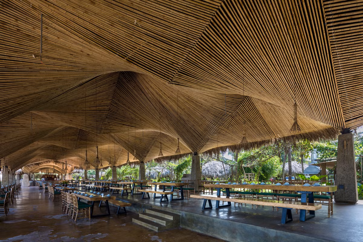 Cả công trình có diện tích 6.000 m2 được thiết kế thông thoáng, chan hòa với thiên nhiên.