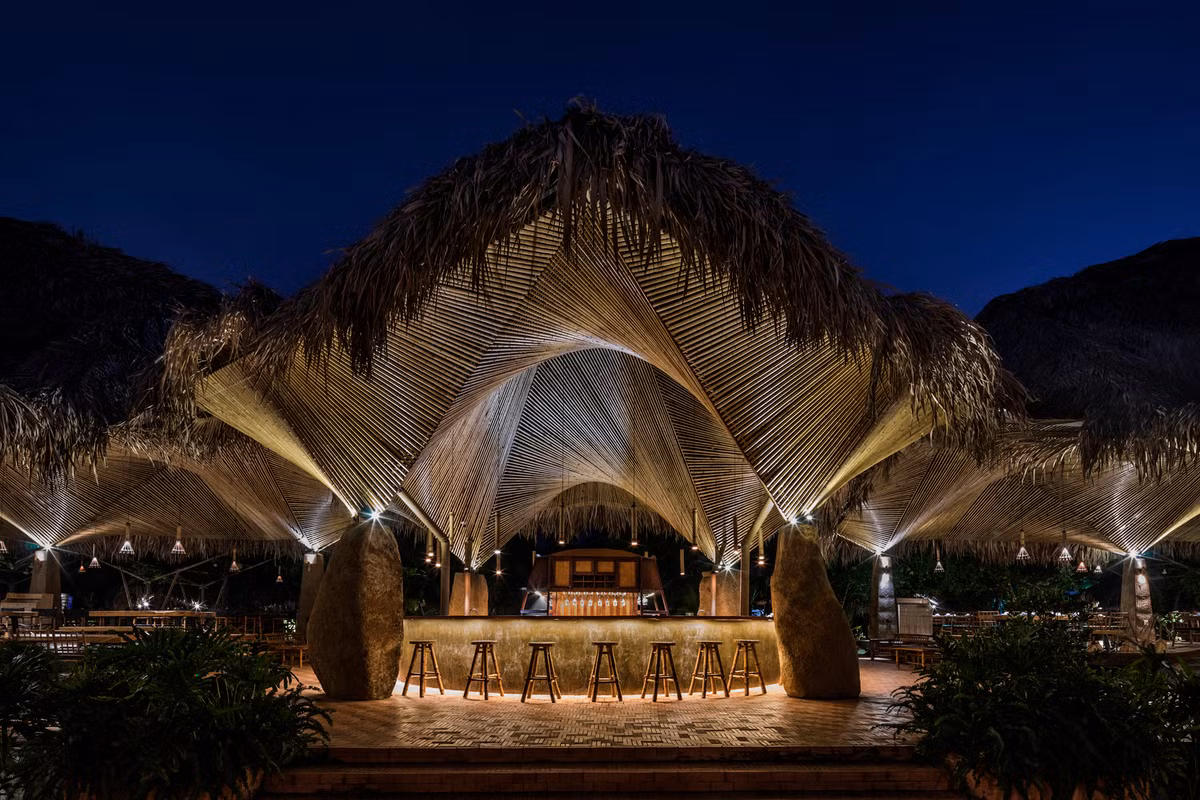  Nhà hàng ven sông lung linh hơn khi màn đêm buông xuống. Nguồn ảnh: Archdaily