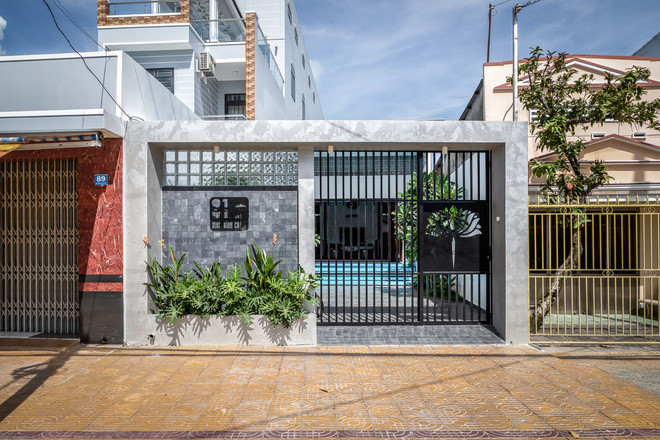 Báo Mỹ ngỡ ngàng trước ngôi nhà hẹp có 3 giếng trời tại Sóc Trăng Bao My ngo ngang truoc ngoi nha hep co 3 gieng troi tai Soc Trang