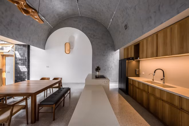 Tình cảm của con người không bao giờ hết, mà chỉ chuyển từ cái này sang cái khác.